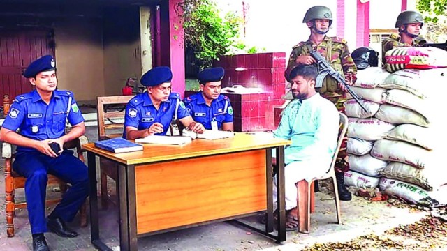 সেনাবাহিনীর তত্ত্বাবধানে ঢাকায় ২৯ থানার কার্যক্রম শুরু