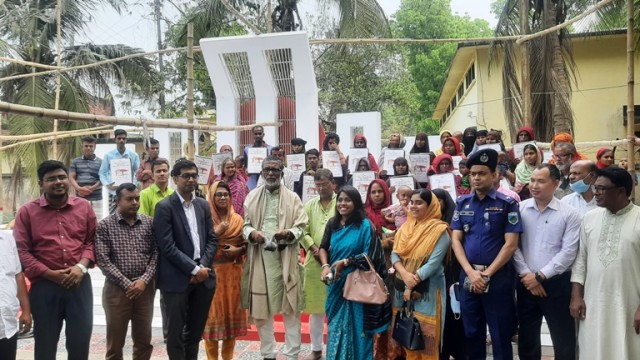 আদমদীঘি সাব-রেজিস্ট্রারের বিদায় অনুষ্ঠান।