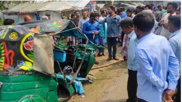 বগুড়ায় ট্রাক সিএনজি সংঘর্ষে  নিহত ১, আহত ৪