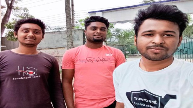 নড়াইলের কলেজ পড়ুয়া কিছু শিক্ষার্থী শহরের বিভিন্ন স্থানে পোস্টার লাগিয়ে মানুষকে সচেতন করার অনন্য উদ্যোগ।