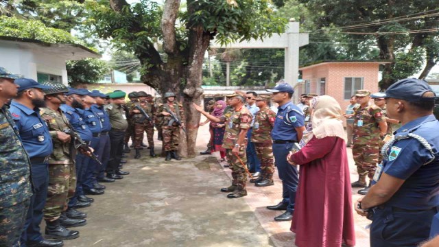  পুলিশের বাহিরের অপারেশন শুরু কাহালু থানা পরিদর্শন করলেন সেনা  বাহিনীর জিওসি, ডিসি ও এস পি