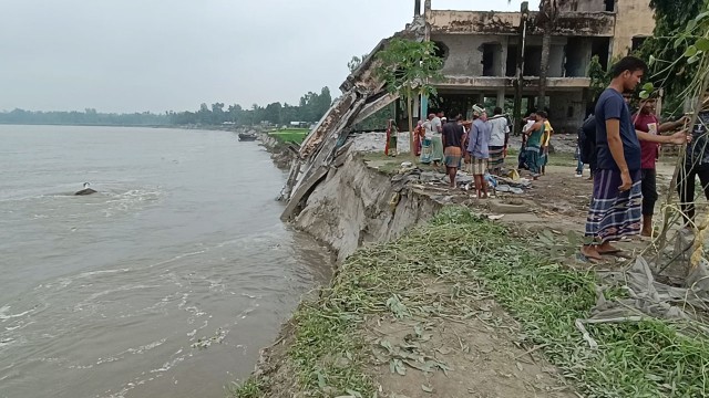 কুড়িগ্রামে কমেছে নদ নদীর পানি,বেড়েছে ভাঙনের তীব্রতা।