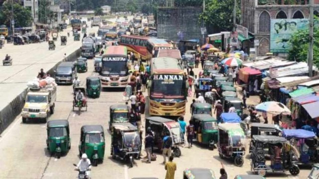 বগুড়ার বনানী- চান্দাইকোনা ছয় লেনের মহাসড়ক,অথচ এটি যেন সাধারণ মানুষের মৃত্যু'র ফাঁদ হয়ে দাঁড়িয়েছে