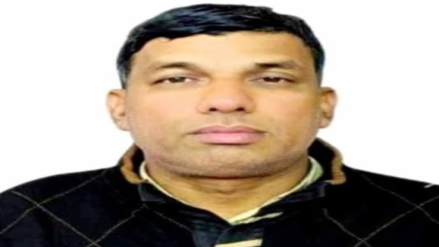পলাশবাড়ীতে সরকারি প্রাথমিক বিদ্যালয়ের ভবন নির্মাণে উপসহকারী প্রকৌশলী হেলাল নিজেই ‘ঠিকাদার’!