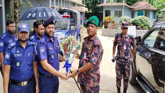 হাকিমপুর থানা পরিদর্শনে বিজিবি'র,রংপুর রিজিয়ন কমান্ডার খন্দকার শফিকুজ্জামান