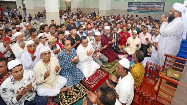 বগুড়ায় সাবেক নৌ-বাহিনীর প্রধান রিয়ার অ্যাডমিরাল মাহবুব আলী খানের ৪০তম মৃত্যুবার্ষিকীতে দোয়া মাহফিল