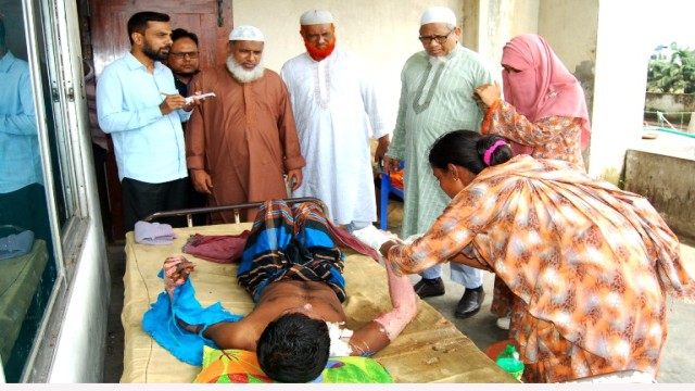 বগুড়ায় ছাত্র আন্দোলনে আহতদের দেখতে হাসপাতালে জামায়াত নেতৃবৃন্দ