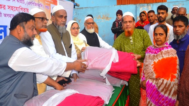 বগুড়ায় উর্দূভাষী অসহায় জনগোষ্ঠীদের মাঝে শীতবস্ত্র বিতরণ