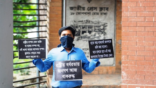 হাতে আস্র থাকলেই মানুষকে গুলি করা যাবেনা, মনে রাখতে হবে এই আস্র জনগণের ট্যাক্সের টাকায় কেনা-হানিফ বাংলাদেশী।