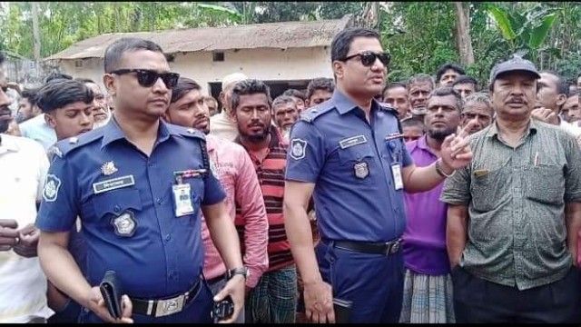 পলাশবাড়ীতে কঠোর পুলিশী নিরাপত্তার মধ্যদিয়ে পুবনাপুর ইউপি চেয়ারম্যানের বিরুদ্ধে অনাস্থা প্রস্তাবের ভোট গ্রহণ অনুষ্ঠিত।