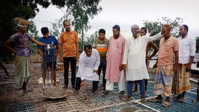 মসজিদের উন্নয়ন কাজের উদ্বোধন করেন-পৌর মেয়র বিপ্লব