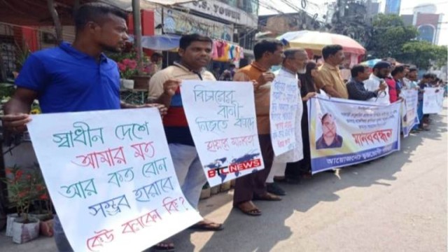 স্মার্ট বাংলাদেশ গড়তে সরকারি কর্মকর্তাদের স্মার্ট হওয়ার পরামর্শ।