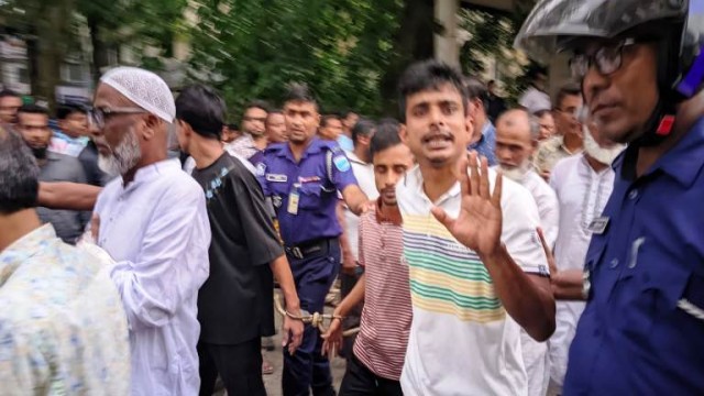 মন্দিরে পাহারা দেওয়া লোকদের ওপর হামলার ঘটনায়:শরীয়তপুরে আ.লীগের ৩০ নেতাকর্মী কারাগারে