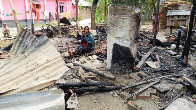 পীরগঞ্জে অগ্নিকান্ডে ২ পরিবারের ঘর সহ ৫ লক্ষ টাকার মালামাল ভস্মিভুত