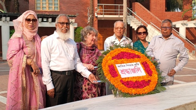 দেওয়ান মোঃ  হাঞ্জালা সাবেক প্রধান শিক্ষাপ্র কৌশলী অধিদপ্তর সাবেক চিফ ইঞ্জিনিয়ার এর নেতৃত্বে জাতির পিতা সমাধিতে শ্রদ্ধা নিবেদন।