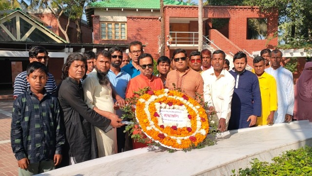 বিশ্বাবেতকা খাদ্য গুদাম টাঙ্গাইল সংরক্ষণ ও চলাচল কর্মকর্তা মোহাম্মদ মাহমুদ হাসান এর নেতৃত্বে শ্রদ্ধা।