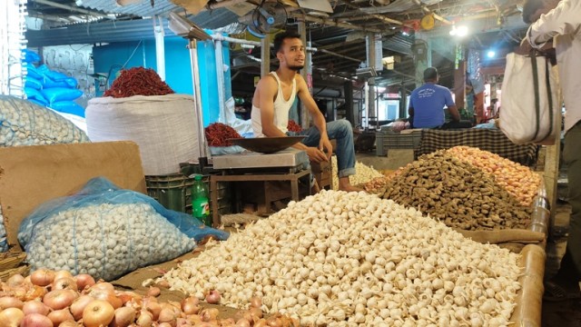 হিলিতে আবারও বেড়েছে আদা,রসুন,পেঁয়াজের দাম