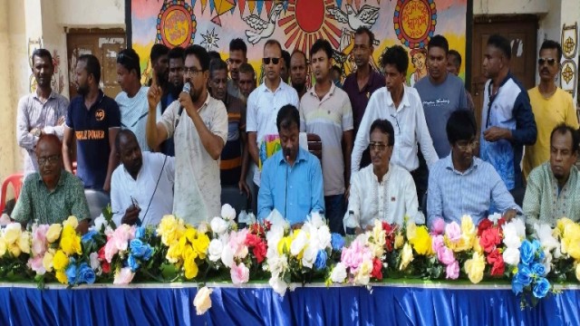 নড়াইলে চলমান সহিংসতার ও নৈরাজ্যের প্রতিবাদে যুবদলের অবস্থান কর্মসূচি অনুষ্টিত