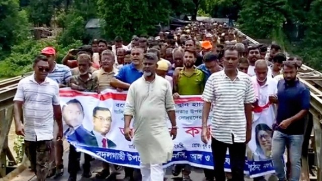 বদলগাছীতে শেখ হাসিনার বিচারের দাবিতে থানা বিএনপির বিক্ষোভ মিছিল