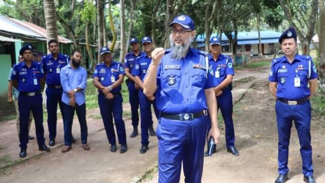 নড়াইল সদর থানা ও সদর ফাঁড়ি পরিদর্শন করলেন পুলিশ সুপার কাজী এহসানুল কবীর