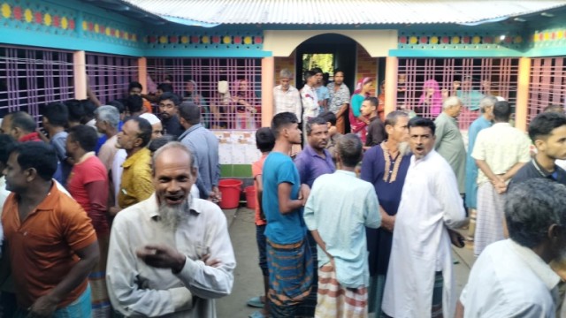 কুড়িগ্রামে দুর্ধর্ষ ডাকাতি,টাকা ও স্বর্ণালংকার লুটপাট,ডাকাতকে চিনে ফেলায় যুবককে হত্যা