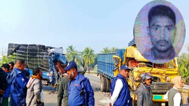 নড়াইলে মুরগি বোঝায় পিকআপ-ট্রাকের মুখোমুখি সংঘর্ষে দয়াল দাস নিহত