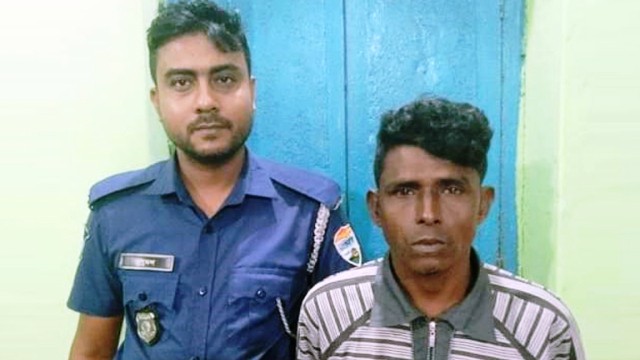 সান্তাহার রেলওয়ে স্টেশনে মোবাইল চোর গ্রেপ্তার