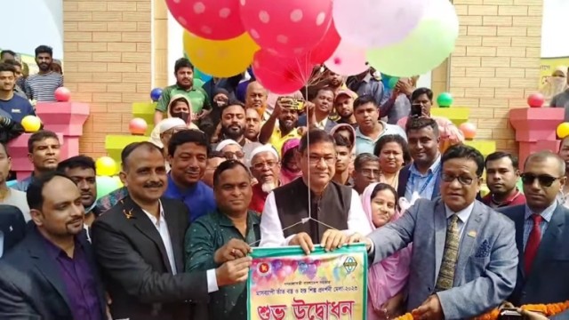 বগুড়ায় মাসব্যাপী তাঁত বস্ত্র ও  হস্ত শিল্প প্রদর্শনী মেলার উদ্বোধন।