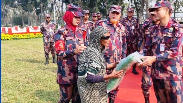 জামালপুরে শীত বস্ত্র বিতরণ করলেন ৩৫ বিজেপি।