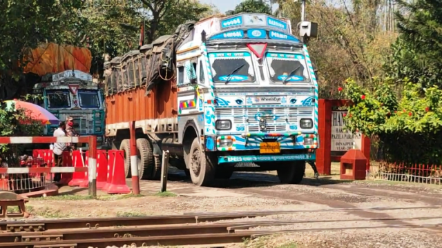 দেড় বছর পর হিলি স্থলবন্দরে চাল আমদানি শুরু