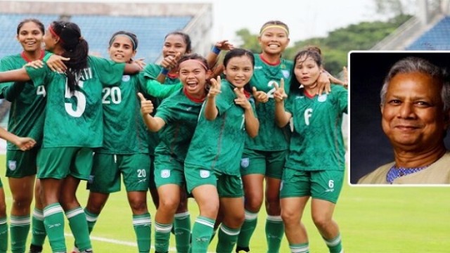 নারী ফুটবল দলকে প্রধান উপদেষ্টার অভিনন্দন