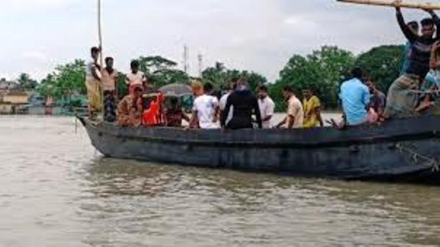 সুন্দরগঞ্জের তিস্তা নদীর ট্রলার থেকে পড়ে দুই শ্রমিক নিখোঁজ,আহত ৮