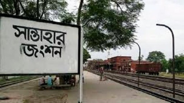 সান্তাহারে ট্রেনে কাটা পড়ে নারীসহ ৩ জনের মৃত্যু