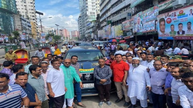  নোয়াখালির বন্যার্তদের মাঝে ত্রাণ সামগ্রী বিতরণ করলেন কেন্দ্রীয় কৃষকদলের সভাপতি ভারপ্রাপ্ত সাধাঃ সম্পাদক সহ অন্যান্য নেতৃবৃন্দ