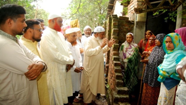 বগুড়ায় সন্ত্রাসীদের মারপিটে নিহত শাকিলের পরিবারের পাশে জামায়াত