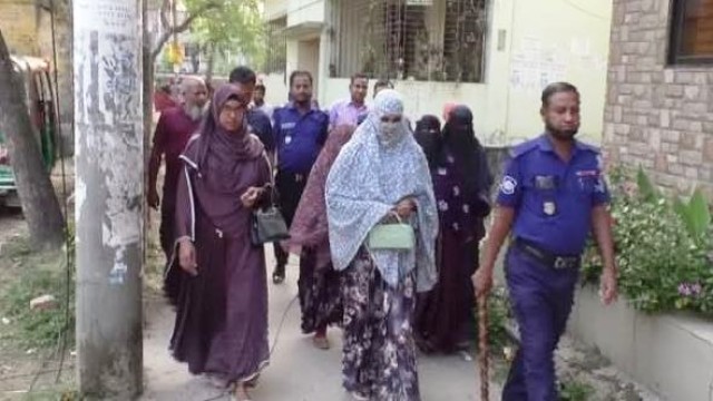 জামালপুরে হাজীর বাসা থেকে ইয়াবা কারবারী ৪ নারী আটক।