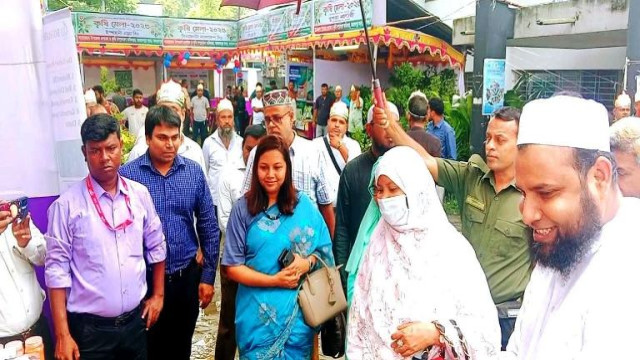 জামালপুরে সদর উপজেলা চত্বরে ৩ দিন ব্যাপী কৃষি মেলা অনুষ্ঠিত।