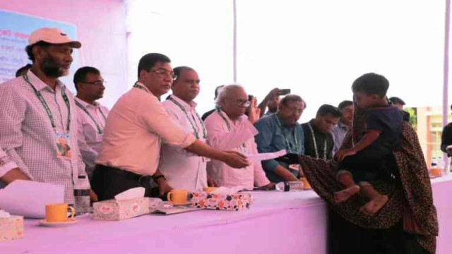 ২৪'র গণঅভ্যুত্থান-শহীদ ও আহতদের পরিবারের মাঝে চিকিৎসা সহায়তা ও অটো রিক্সা দিলেন তারেক রহমান
