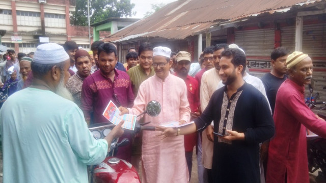 কুড়িগ্রামে বিএনপির ৩১ দফা সম্বলিত লিফলেট বিতরণ 