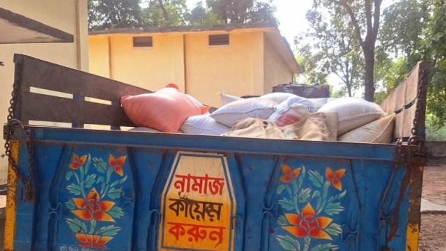 গোবিন্দগঞ্জে খাদ্যবান্ধব কর্মসূচির ১১৯ বস্তা সরকারি চাল জব্দ,আটক ১