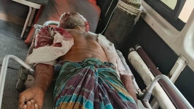 পলাশবাড়ীতে সাবেক কাউন্সালার বাড়ীতে প্রাচীর এর নিচে পরে রহস্য জনক মিস্ত্রির মৃত্যু