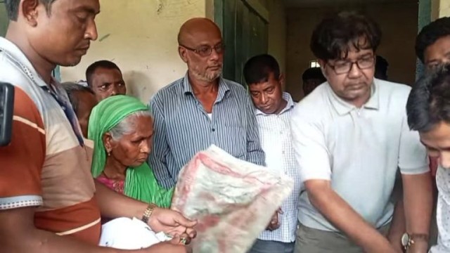 পলাশবাড়ীর হোসেনপুর ইউনিয়নে ভিজিএফ কর্মসূচির চাল সুষ্ঠুভাবে বিতরণ