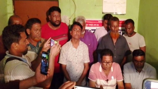 পলাশবাড়ীতে মটর শ্রমিক ইউনিয়নের জরুরি সংবাদ সম্মেলন