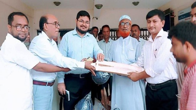পলাশবাড়ীতে এডিপির অর্থায়নে শিক্ষাপ্রতিষ্ঠানে ক্রীড়া সামগ্রী বিতরণ