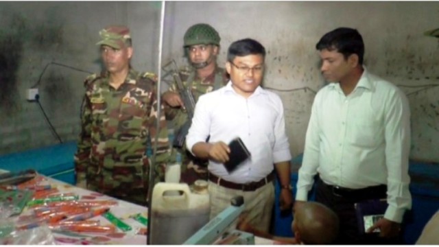 পলাশবাড়ী ভোক্তা অধিকার ও সেনাবাহিনীর যৌথ অভিযানে ৫০ হাজার টাকা জড়িমানা