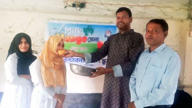 পলাশবাড়ীতে হোপ ইন্টারন্যাশনাল স্কুলে মিল্ক-মুড়ি-ম্যাংগো মেলা