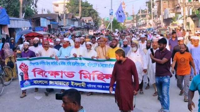 এনসিপির পদযাত্রায় হামলার প্রতিবাদে গাইবান্ধায় জামায়াতের বিক্ষোভ