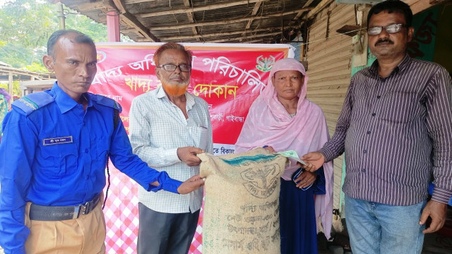 পলাশবাড়ীর মনোহরপুরে খাদ্যবান্ধব কর্মসূচির শুভো উদ্বোধন