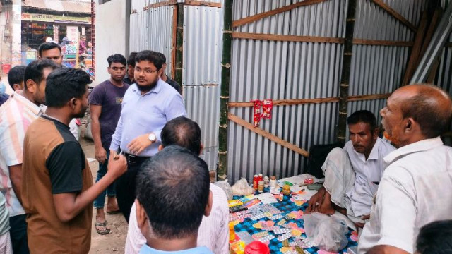 ব্যবসায়ীদের করা অভিযোগে অবৈধ দখলদারের ঘর উচ্ছেদ করে দিলেন পৌর প্রশাসক 