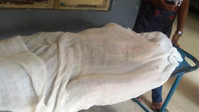 বাহুবলে কাঁচা বাঁশে লেগে বিদ্যুৎ স্পৃষ্ট হয়ে নারীর মৃত্যু।